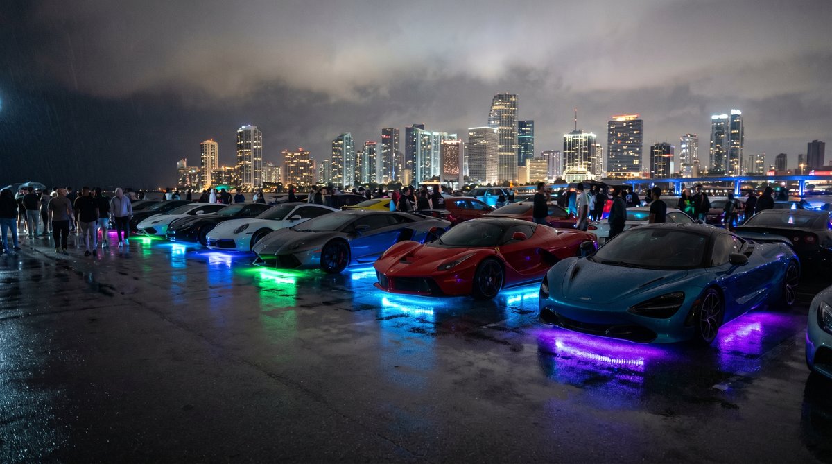 黄色仓库跑车短视频